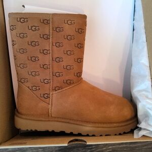 UGG Classic Short Embossed Logo 